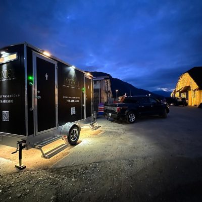 At night, the matte black finish glows under soft lighting, creating a sleek and modern look that adds sophistication to any event. The minimalist design, paired with discreet accent lights, ensures it blends seamlessly into your venue while still standing out as a refined and elegant addition. Perfect for creating a high-end atmosphere, this trailer sets the tone before guests even step inside.